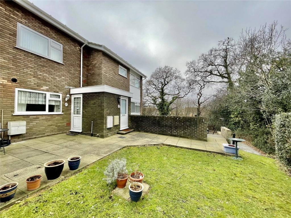 2 bedroom apartment for sale in Manning Avenue, Highcliffe On Sea