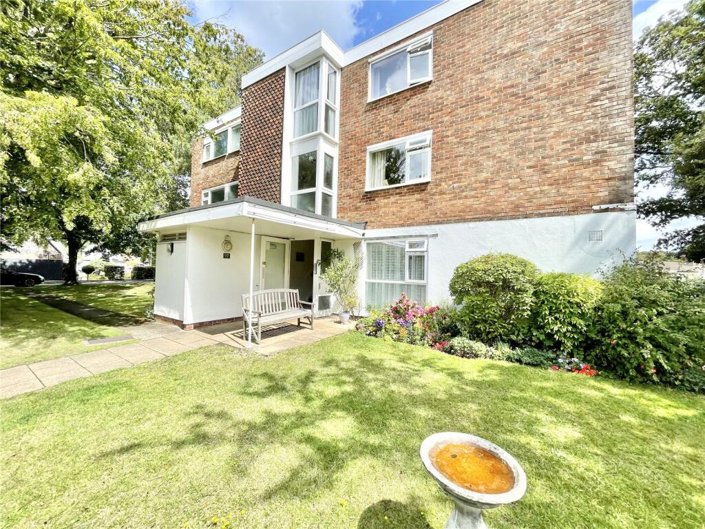 2 bedroom apartment for sale in Maple Close, Highcliffe On Sea