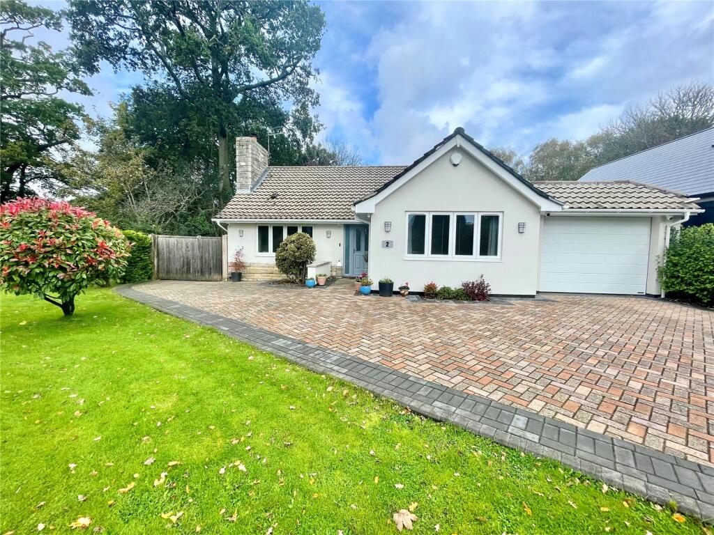 3 bedroom bungalow for sale in Braemar Drive, Highcliffe On Sea