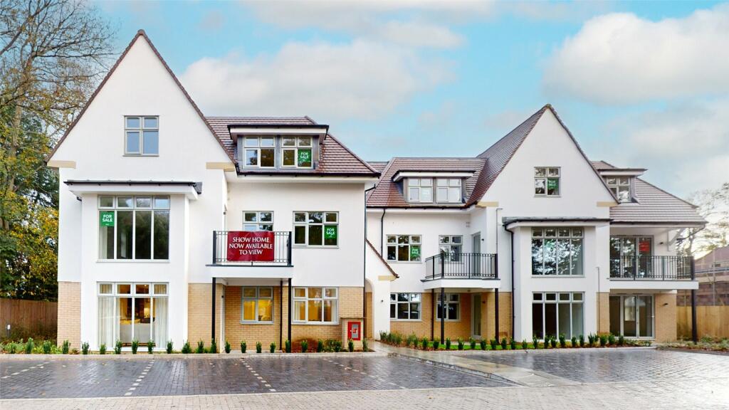 2 bedroom apartment for sale in Lymington Road, Highcliffe On Sea