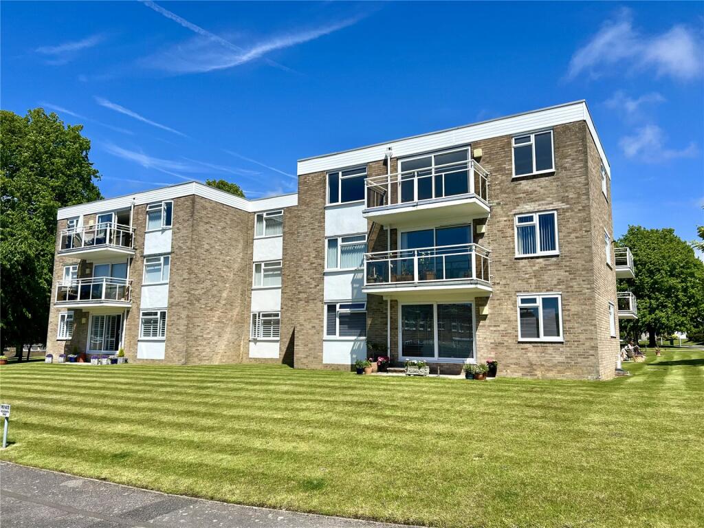 2 bedroom apartment for sale in Earlsdon Way, Highcliffe On Sea