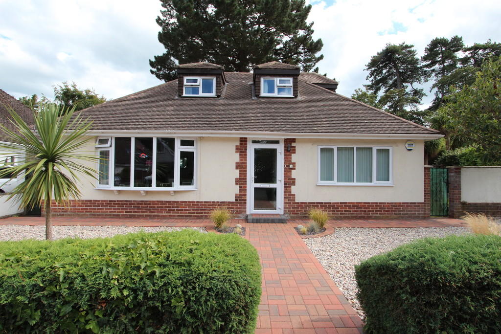 3 bedroom detached bungalow for sale in Highcliffe On Sea , BH23