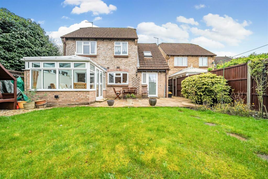 4 bedroom detached house for sale in Davies Drive, Devizes, Wiltshire, SN10