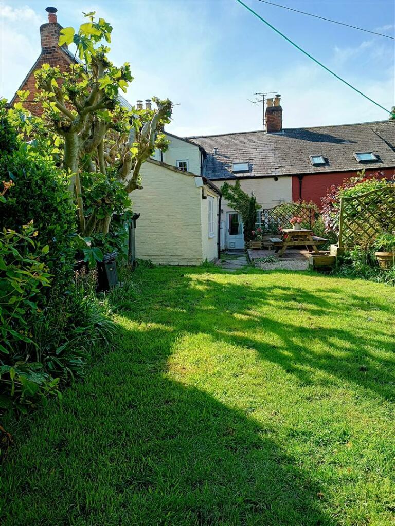 3 bedroom end of terrace house for sale in Crown Place, Potterne