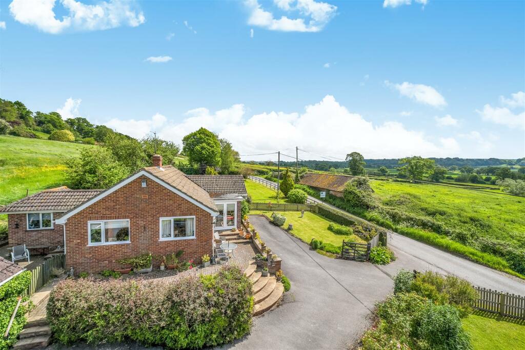 3 bedroom detached bungalow for sale in Potterne Wick, Potterne, SN10