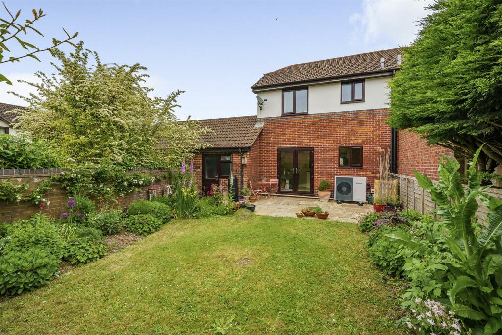 3 bedroom semidetached house for sale in The Paddock, Market Lavington