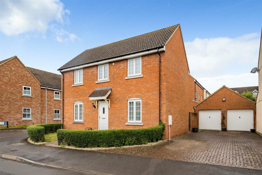 4 bedroom detached house for sale in Scholars Park, Rowde, SN10