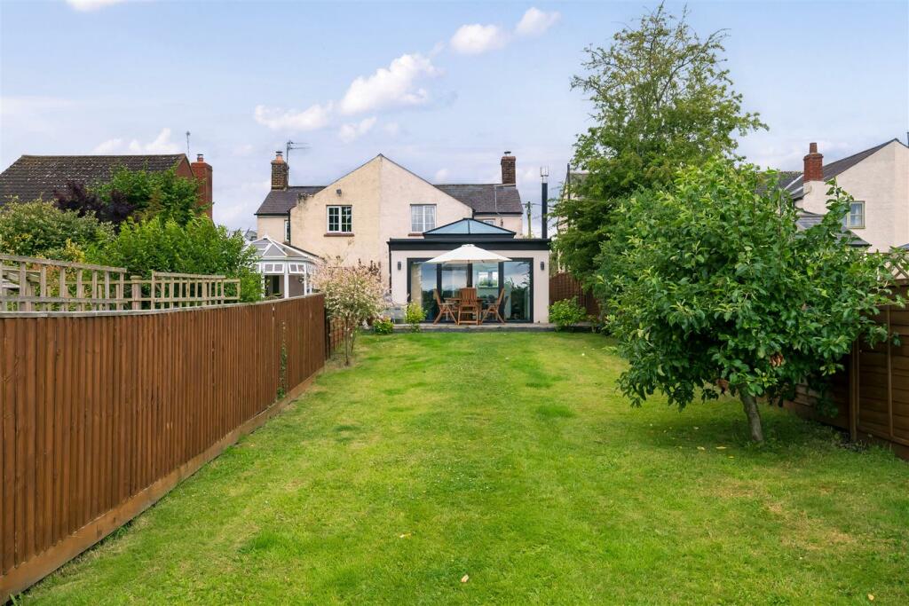 3 bedroom semidetached house for sale in Bulkington, Devizes, SN10