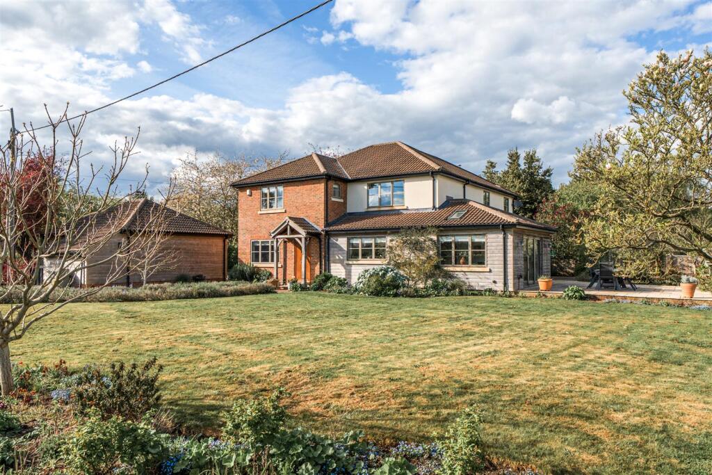Main image of property: The Common, Heddington