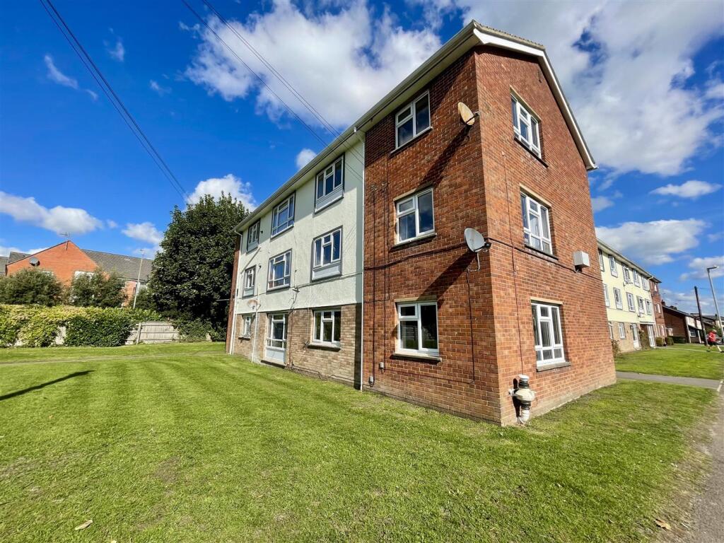 Main image of property: Moonrakers, Devizes, SN10