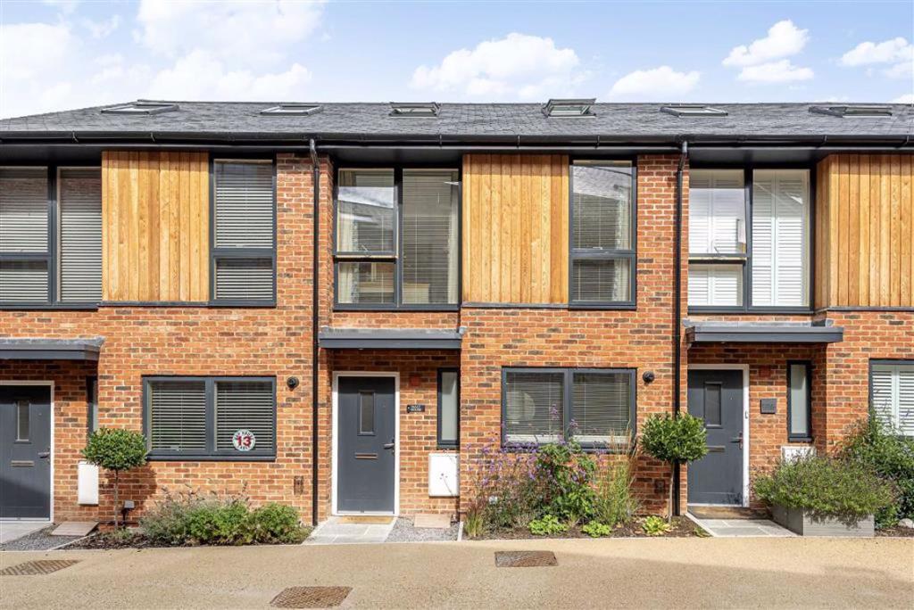 House Prices in SN10 1FH