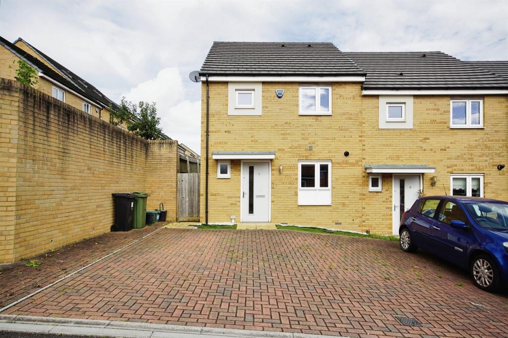 3 bedroom semidetached house for sale in Primrose Road, Emersons Green