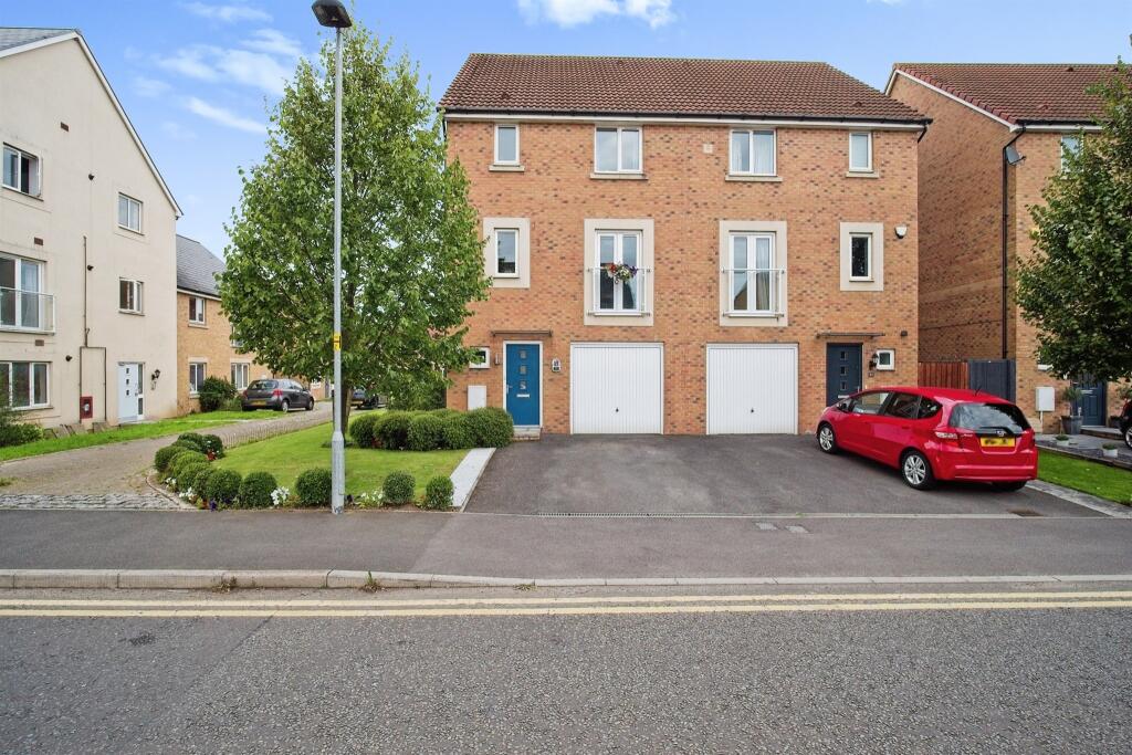 4 bedroom town house for sale in Newlands Lane, Emersons Green, BRISTOL