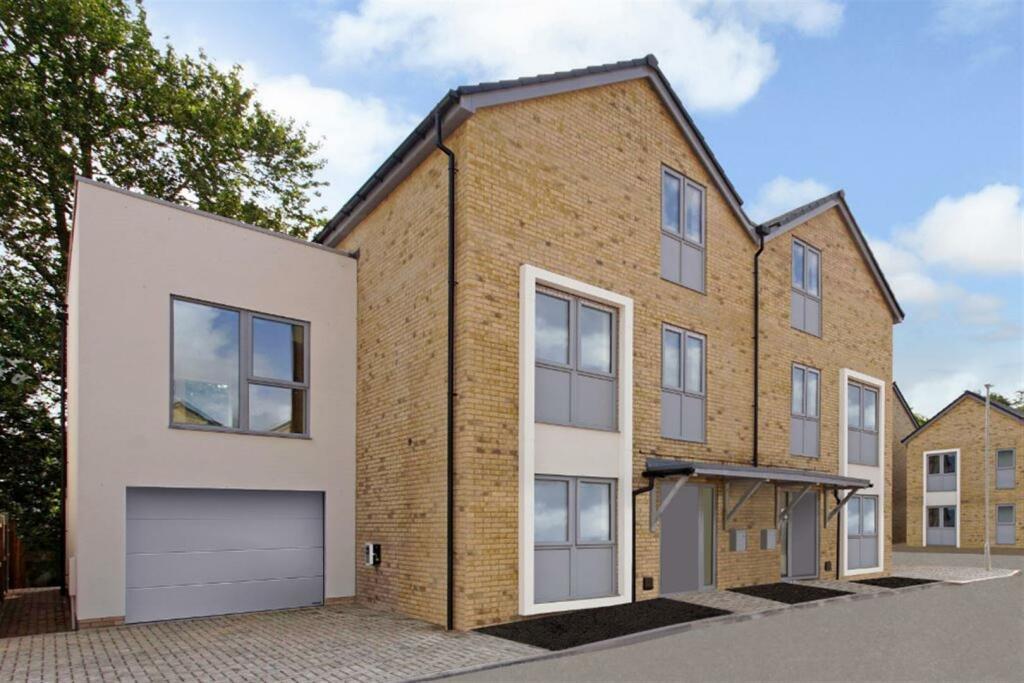 Additional property image - Manor Gardens, Bristol