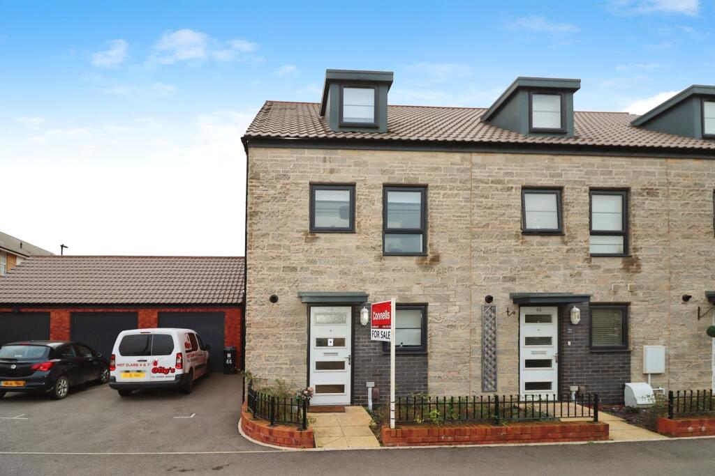 3 bedroom town house for sale in Rogers Close, Yate, Bristol, BS37