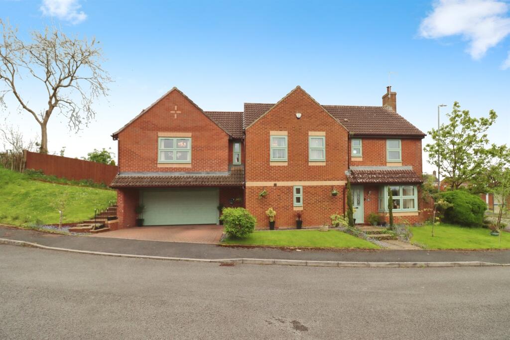 5 bedroom detached house for sale in Lime Croft, Yate, Bristol, BS37