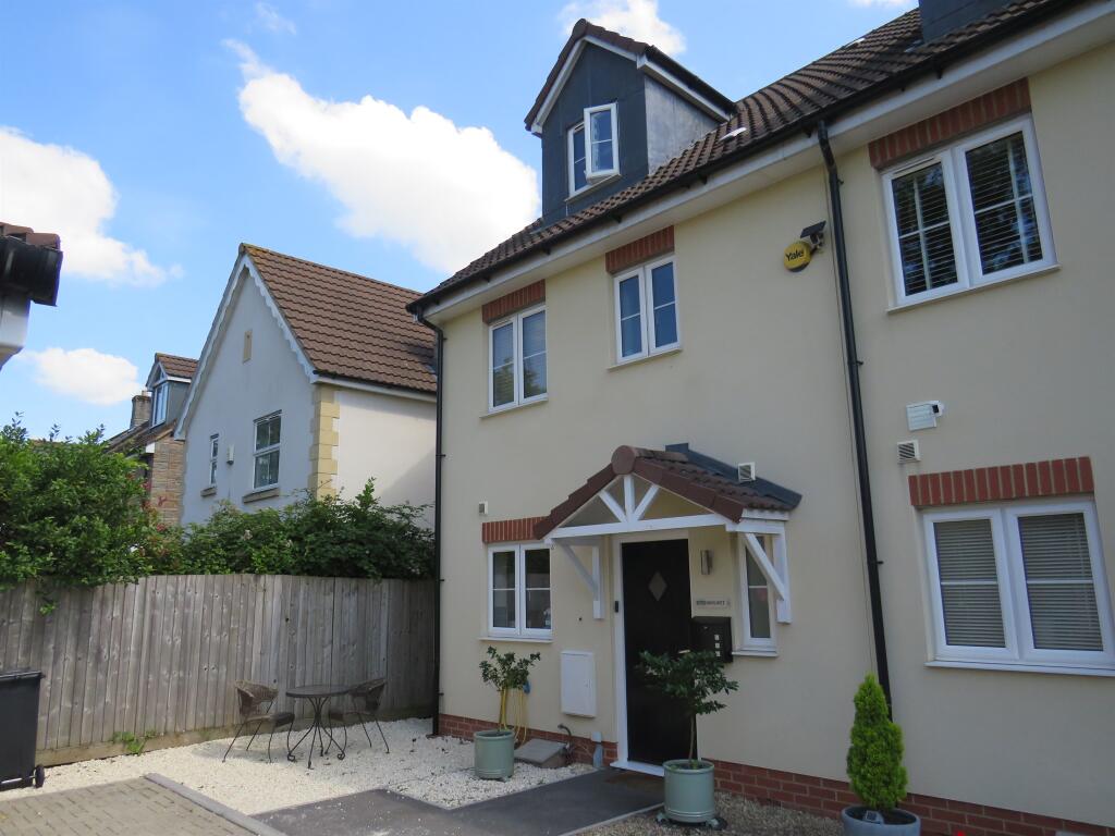 4 bedroom town house for sale in Broad Lane, Yate, Bristol, BS37