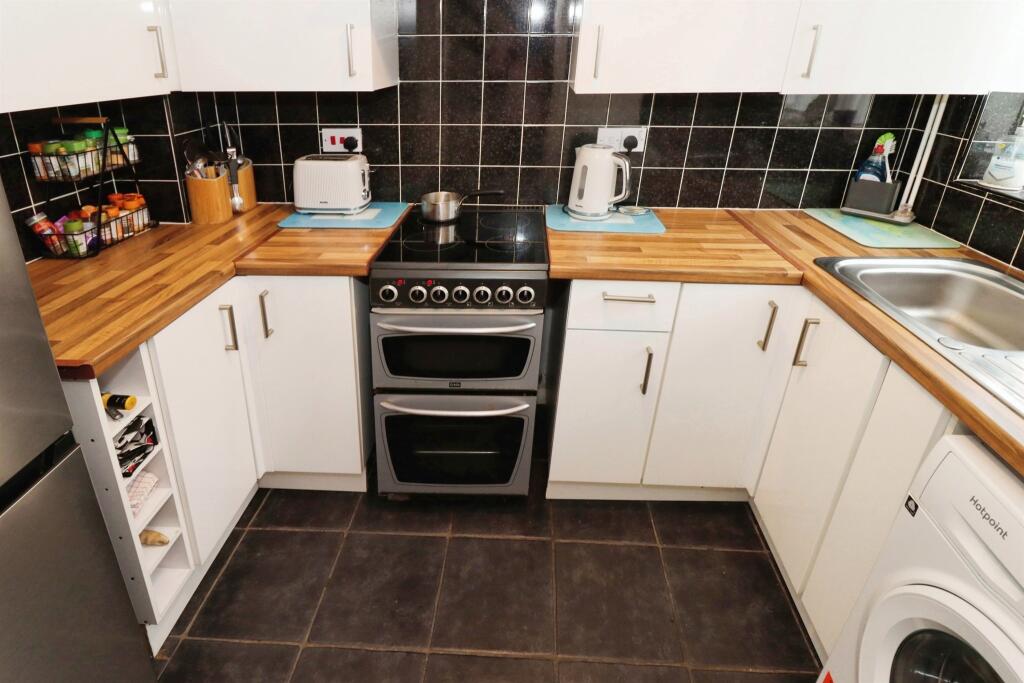 Additional property image - Sutherland Avenue, Yate, Bristol