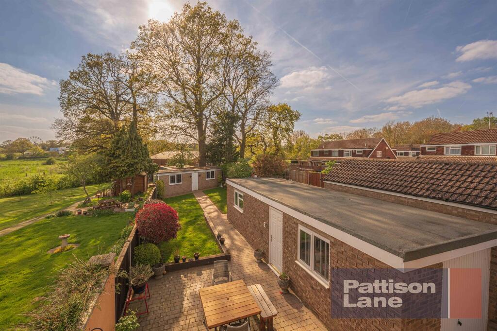 3 bedroom semidetached house for sale in Kylesku Crescent, Kettering, NN15