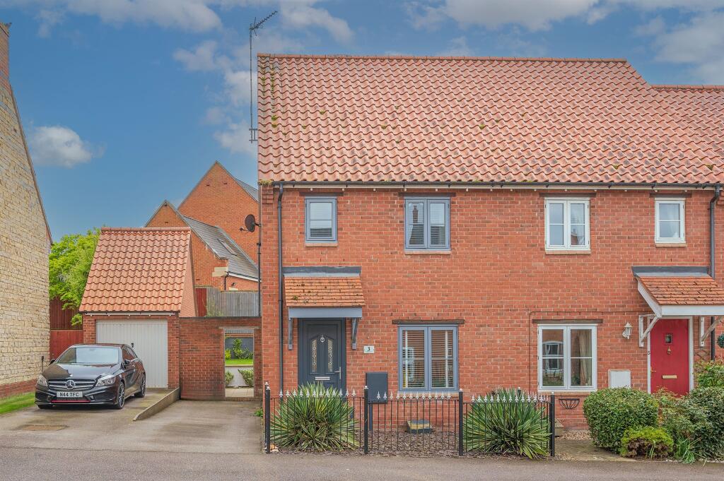 2 bedroom end of terrace house for sale in Cransley Rise, Mawsley
