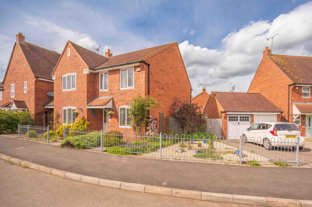 3 bedroom link detached house for sale in Old Gorse Way, Mawsley