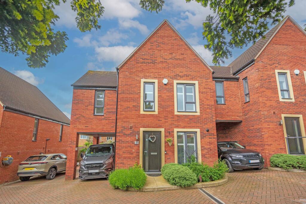 3 bedroom semidetached house for sale in Ursuline Drive, Kettering, NN15