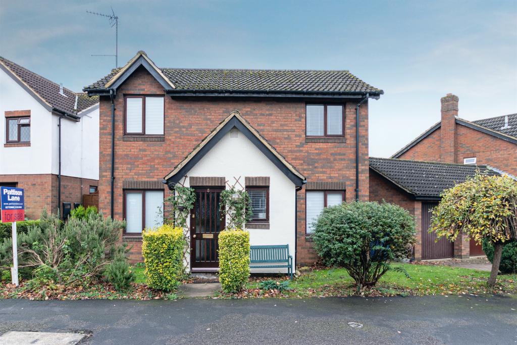 3 bedroom detached house for sale in Malvern Close, Kettering, NN16