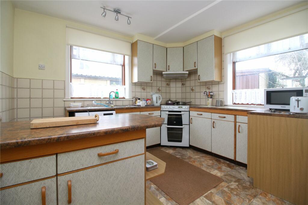 3 bedroom detached house for sale in Gore Road, New Milton, Hampshire, BH25