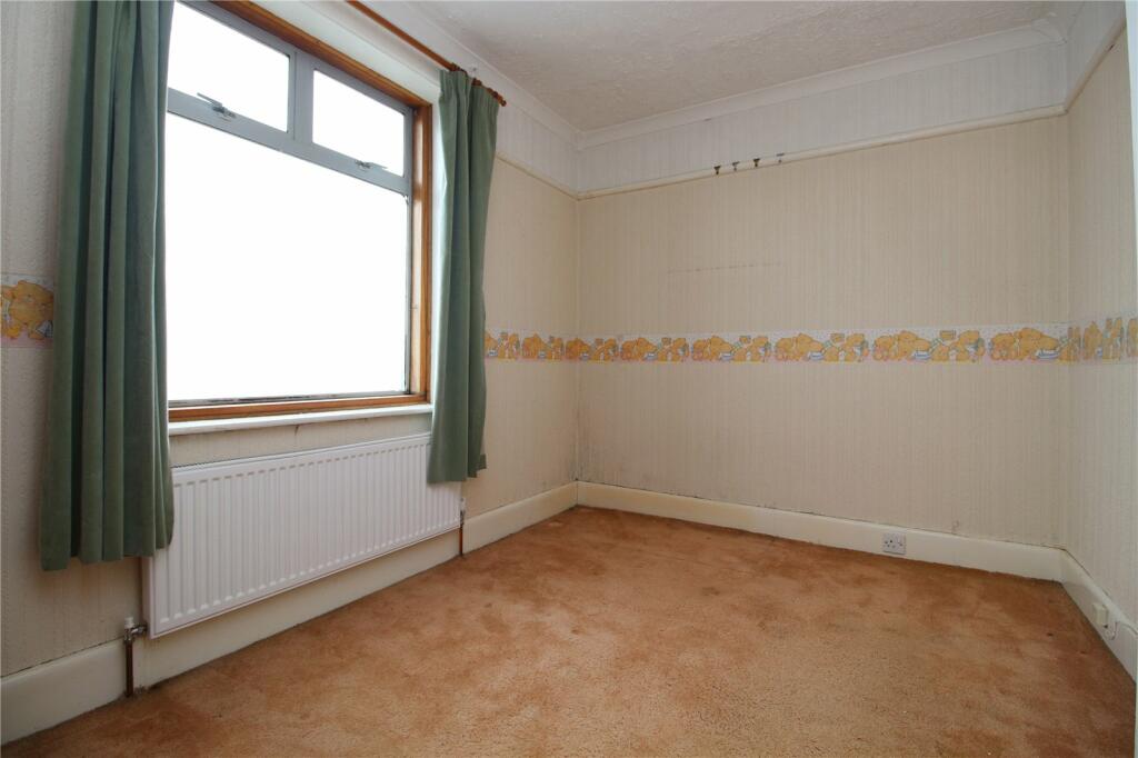 3 bedroom detached house for sale in Gore Road, New Milton, Hampshire, BH25