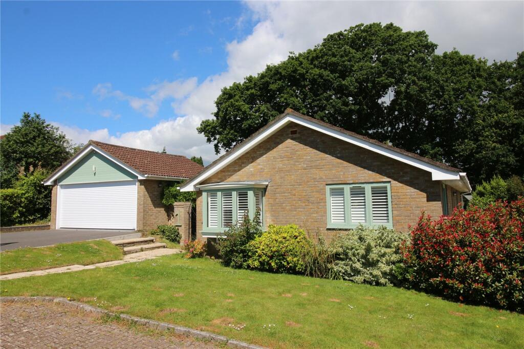 2 bedroom bungalow for sale in Glenavon, New Milton, Hampshire, BH25