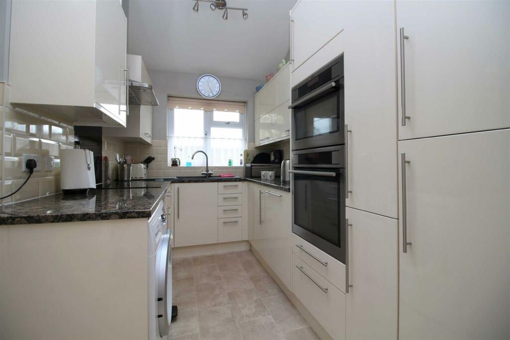 Additional property image - Glengarry, New Milton, Hampshire, BH25