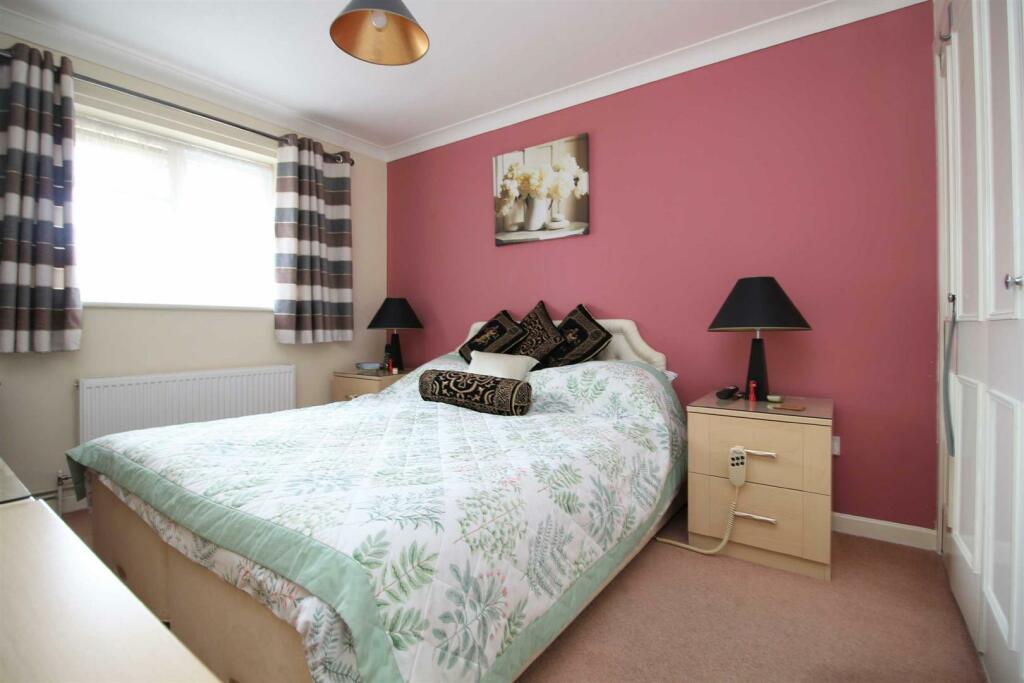 Additional property image - Glengarry, New Milton, Hampshire, BH25