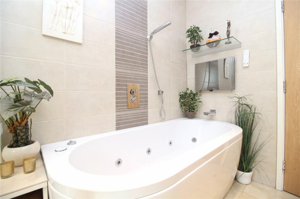 Additional property image - Beechwood Avenue, New Milton, Hampshire, BH25