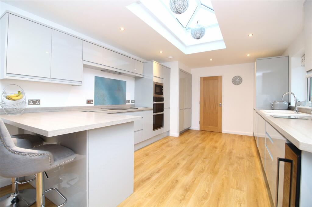 Additional property image - Oak Road, New Milton, Hampshire, BH25