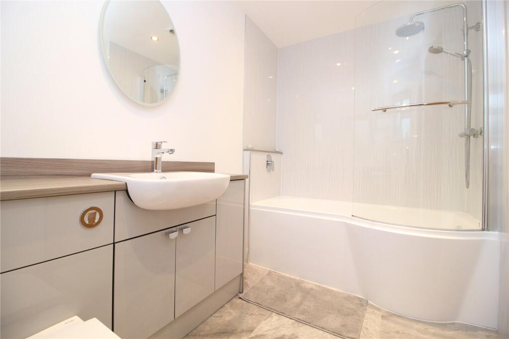 Additional property image - Oak Road, New Milton, Hampshire, BH25