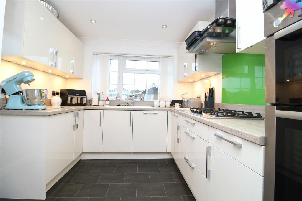 Additional property image - Oak Road, New Milton, Hampshire, BH25