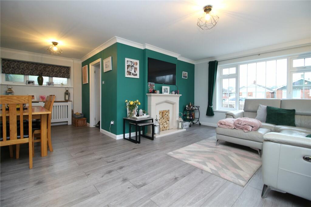 Additional property image - Oak Road, New Milton, Hampshire, BH25
