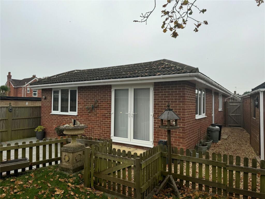 Additional property image - Oak Road, New Milton, Hampshire, BH25