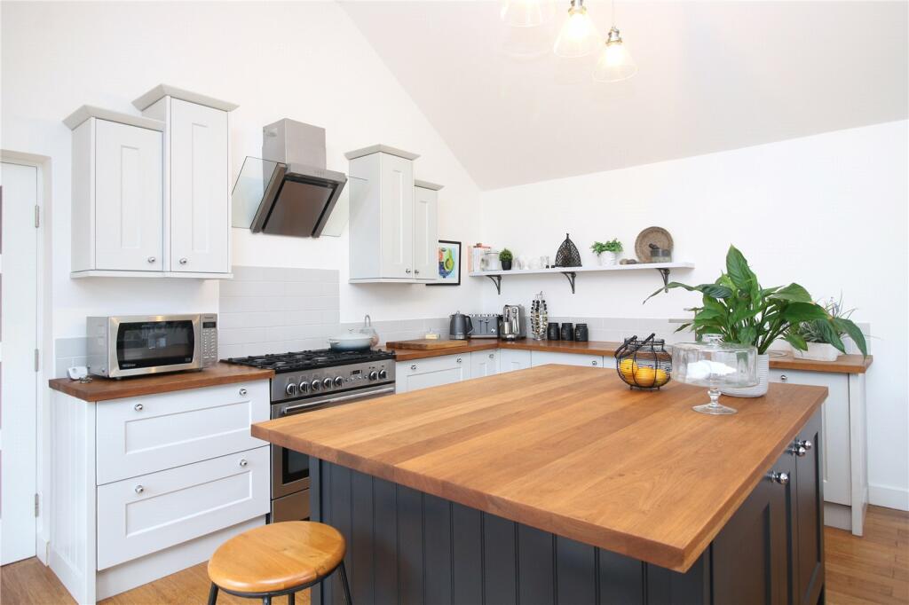 Additional property image - Southern Lane, Barton On Sea, New Milton, Hampshire, BH25