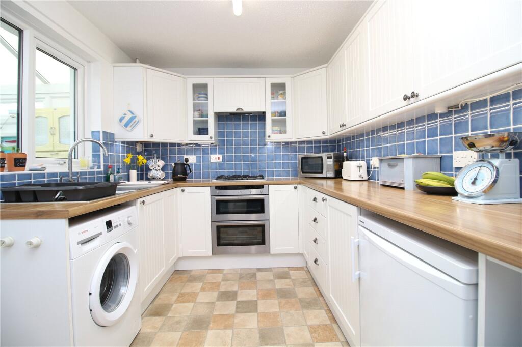 Additional property image - Carisbrooke Court, New Milton, Hampshire, BH25