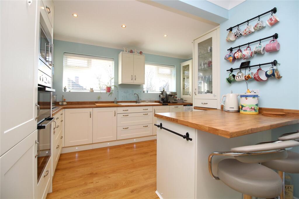 Additional property image - Oakwood Avenue, New Milton, Hampshire, BH25