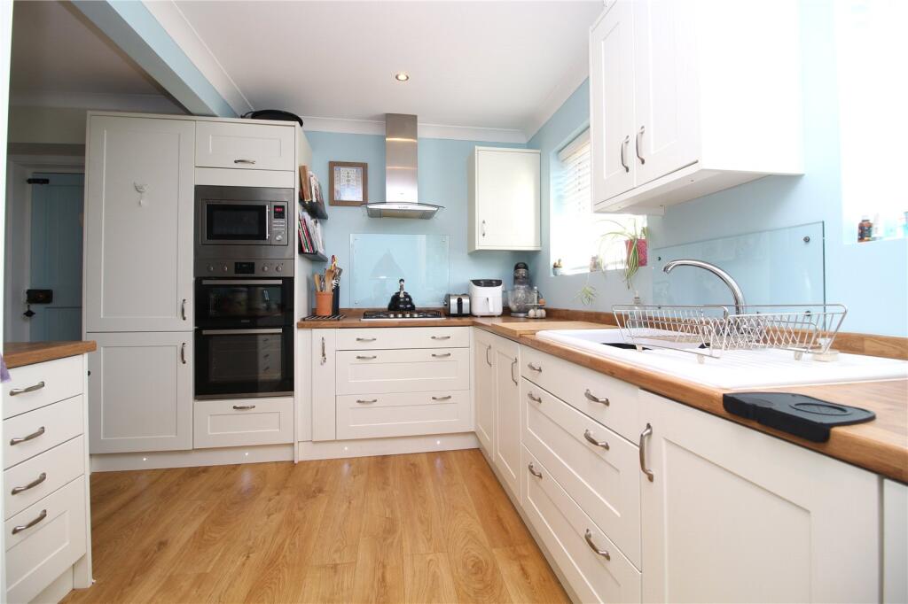 Additional property image - Oakwood Avenue, New Milton, Hampshire, BH25