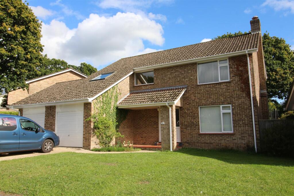 Main image of property: Ferndale Road, New Milton, Hampshire, BH25