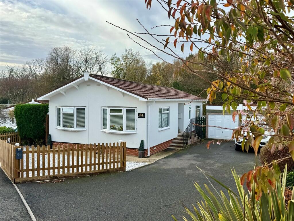 Main image of property: Bashley Cross Road, New Milton, Hampshire, BH25