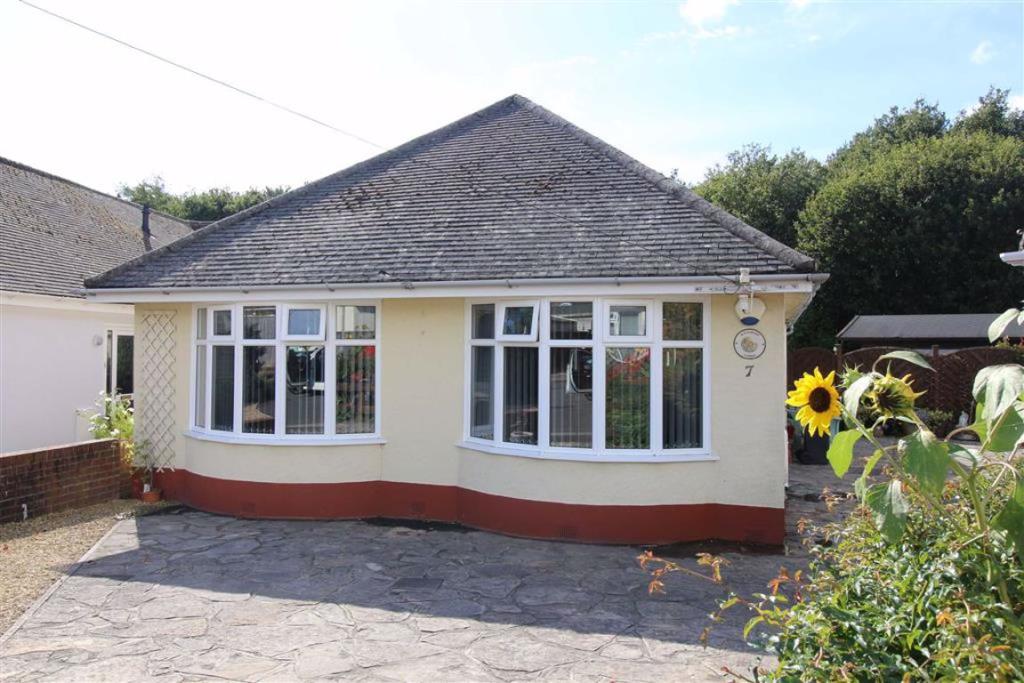 3 bedroom detached bungalow for sale in Walkford, Christchurch, BH23