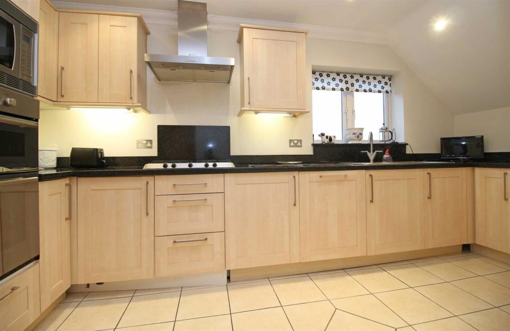 Additional property image - Becton Lane, Barton On Sea, Hampshire, BH25