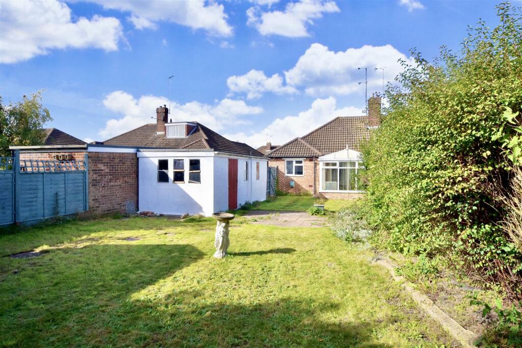 2 bedroom semidetached bungalow for sale in Brooklands Drive, Leighton