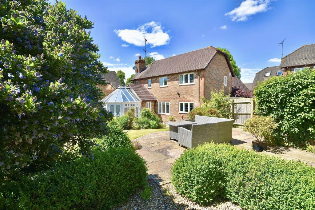 5 bedroom detached house for sale in Phoebes Orchard, Stoke Hammond, MK17