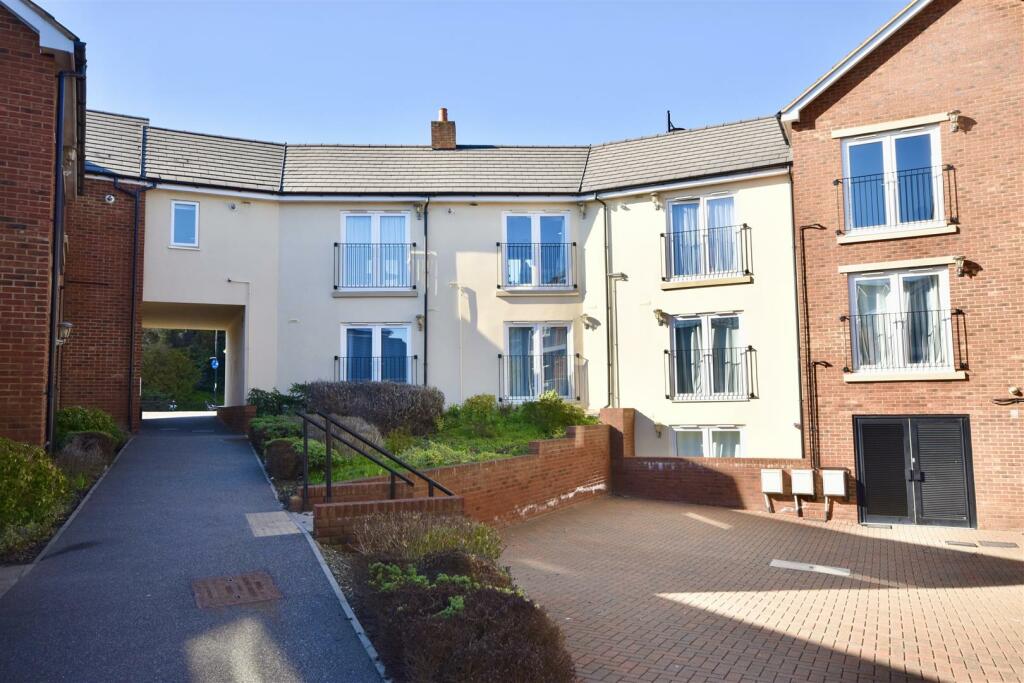 1 bedroom apartment for sale in Bluebell Court, Leighton Road, Linslade