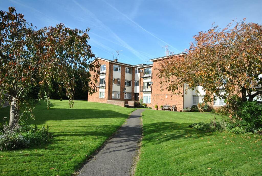 2 bedroom apartment for sale in Rockleigh Court, Linslade, Leighton